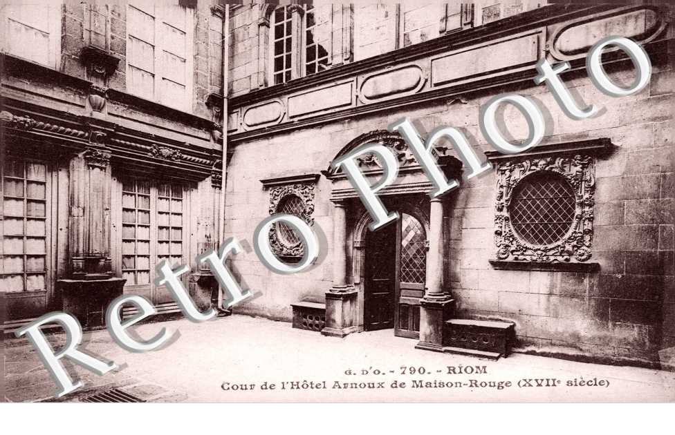 Cour de l&#039;Hotel Arnoux de Maison Rouge