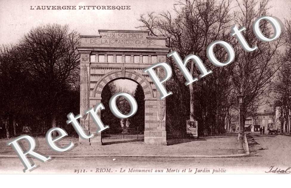 le monument aux morts  et le jardin public