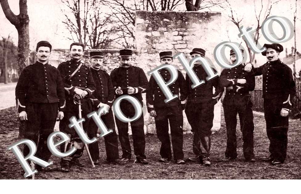 Photo hommes tenues militaires