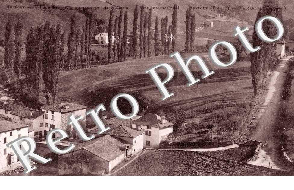 Village frontiere au pied du pic de Madaria - Pont international