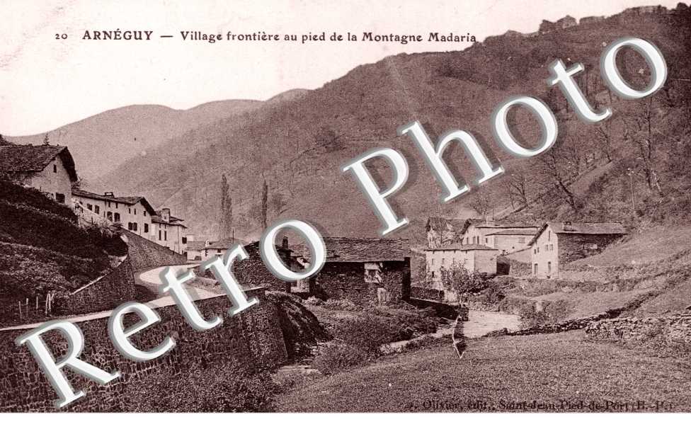Village frontiere au pied de la montagne Madaria