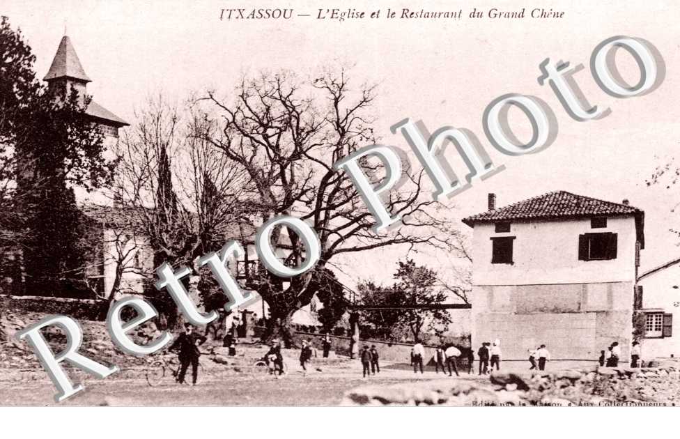 L&#039;eglise et le restaurant du grand chene