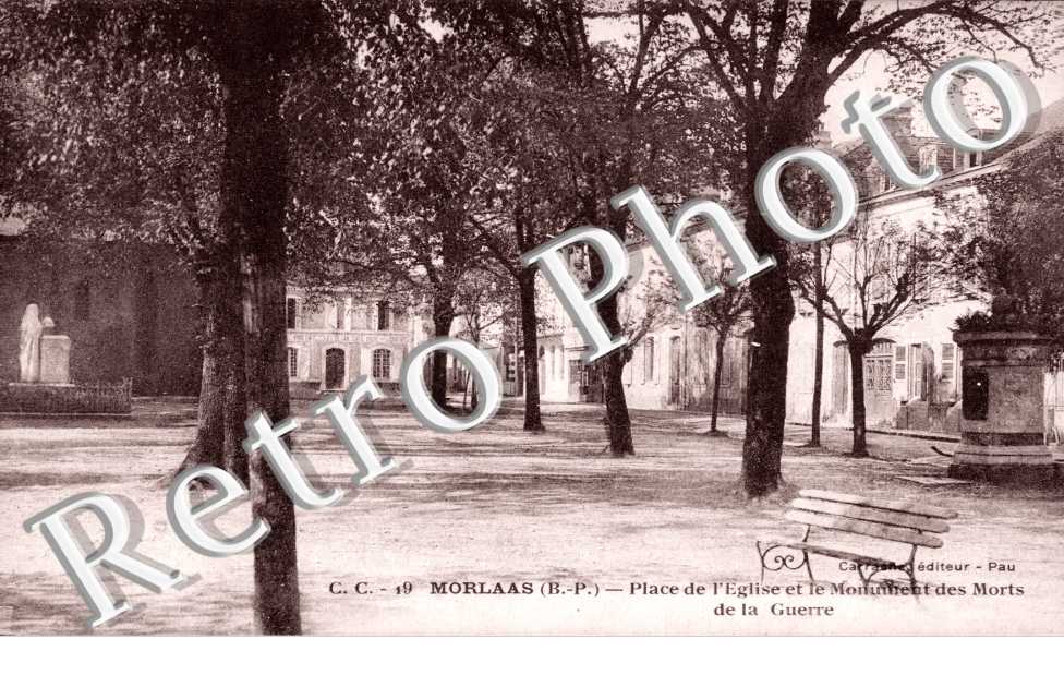 Place de l&#039;Eglise et Monument des Morts de la Guerre