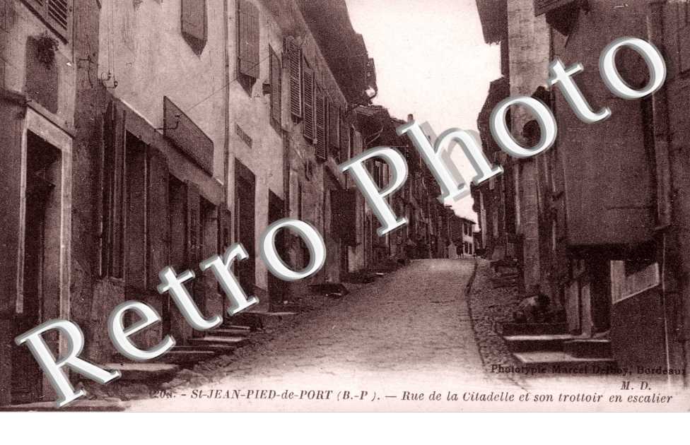 Rue de la Citadelle et son trottoir en Escalier
