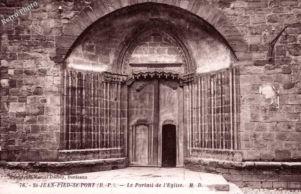 le portail de l&#039;eglise