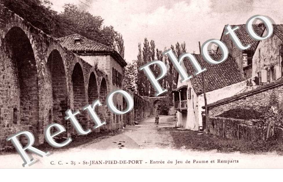 Entree du Jeu de Paume et Remparts