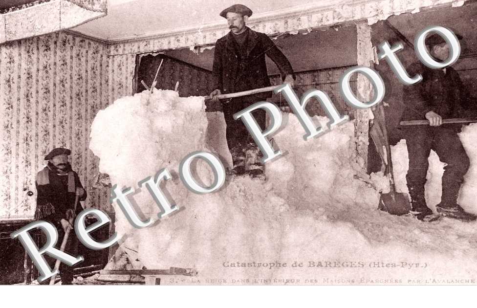 Catastrophe avalanche, la neige dans l&#039;interieur des maisons