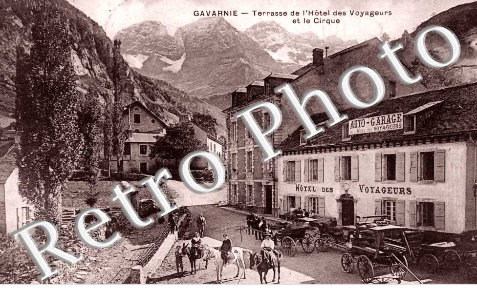 Terrasse de l&#039;hotel des voyageurs et le cirque
