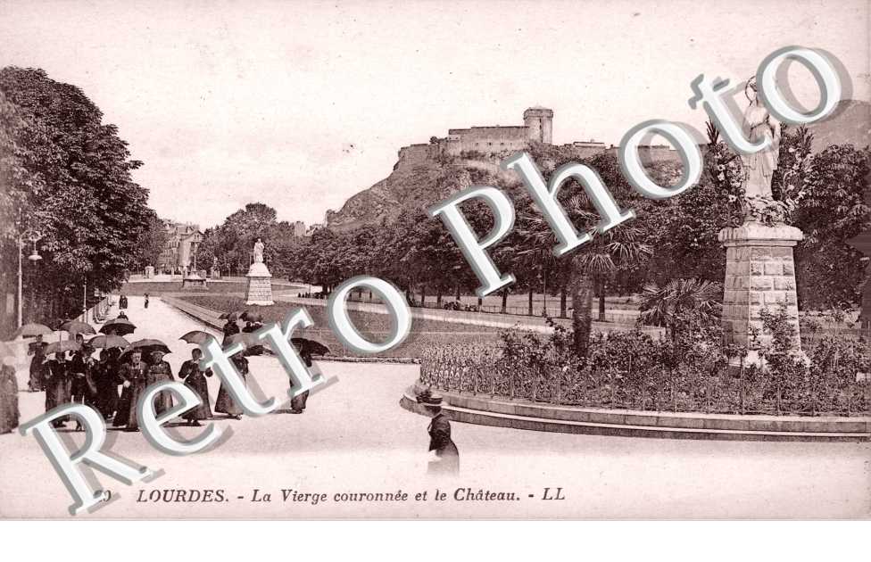 La Vierge couronnee et le chateau