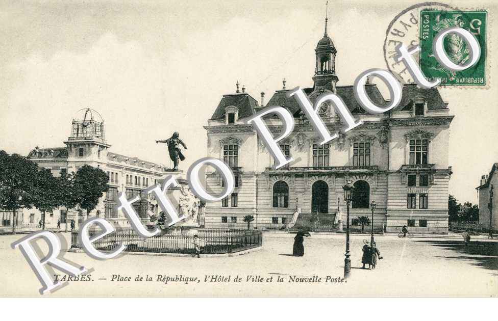 place de la Republique Mairie et Poste