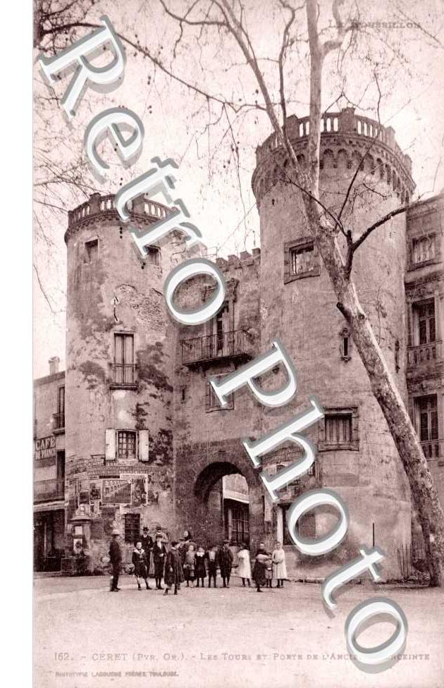 les tours et porte de l'ancienne enceinte
