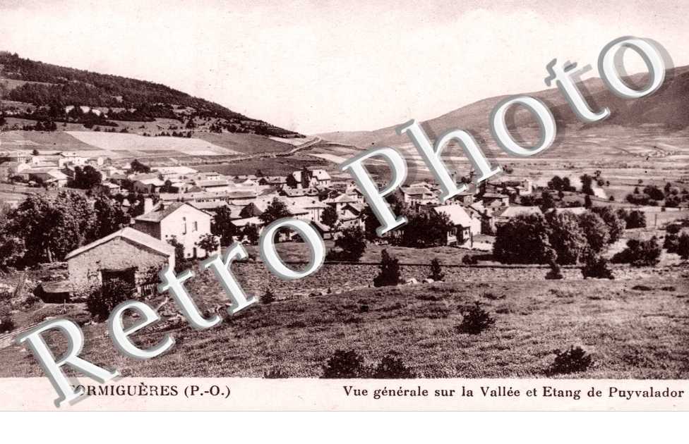 Vue generale sur la vallee et l'etang de Puyvalador