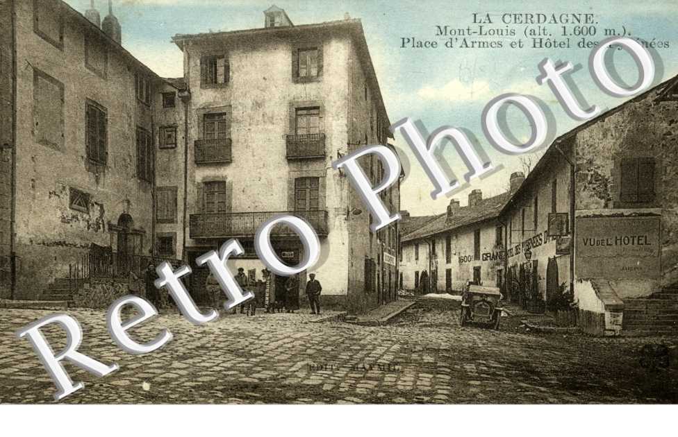 place d&#039;armes et hotel des Pyrenees