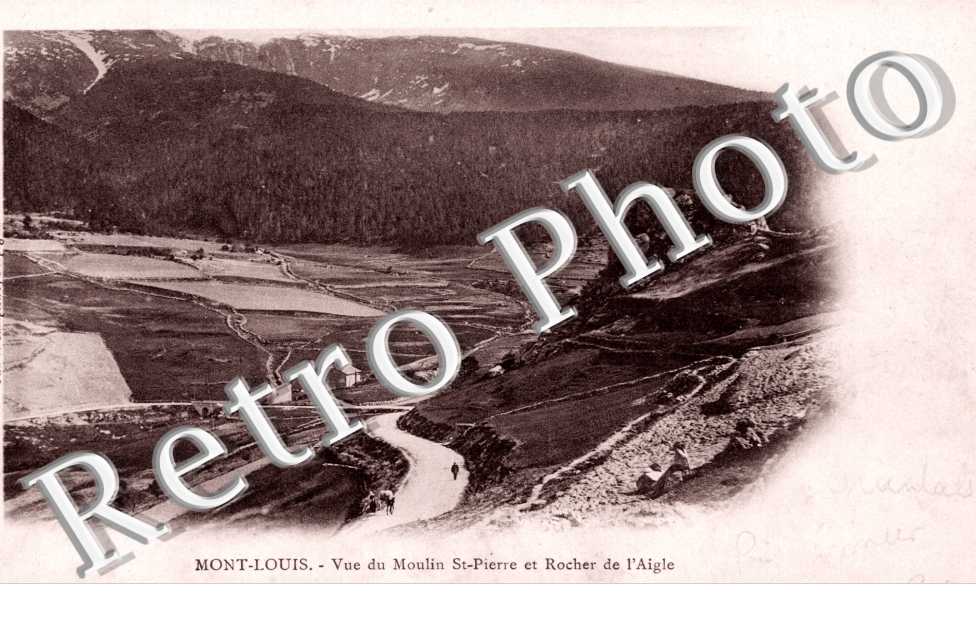 Vue du Moulin Saint Pierre et Rocher de l&#039;Aigle