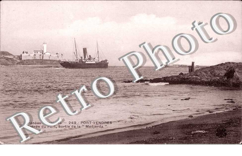 Entree du port sortie de la "Medjerda"