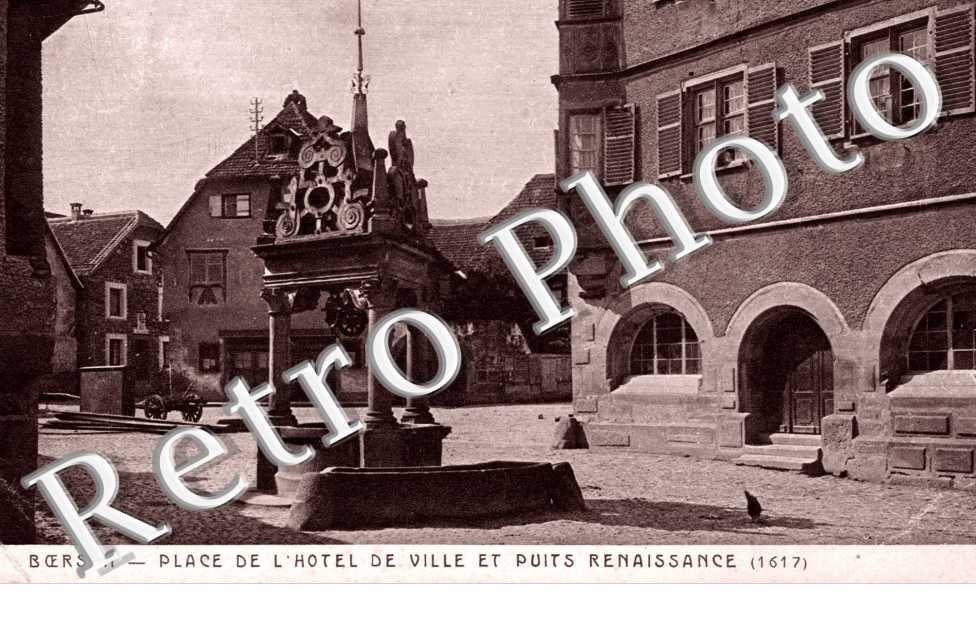 Place de l&#039;hotel de ville et puits renaissance