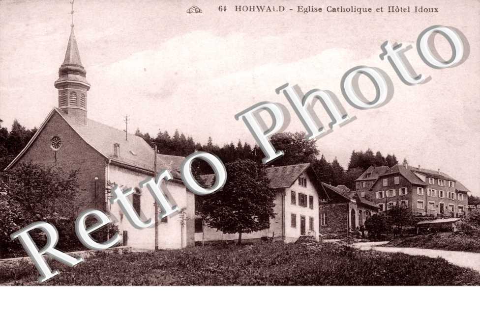 Eglise Catholique et Hotel Idoux