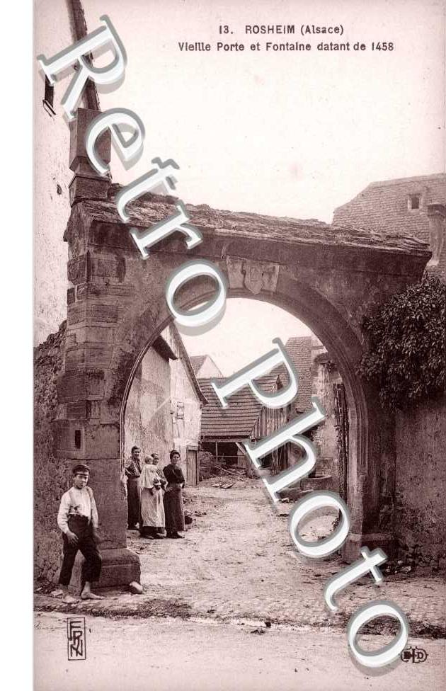 Vieille Porte et fontaine, 1458