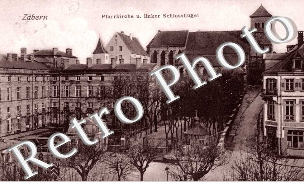 Pfarrkirche und linker Schlossflugel