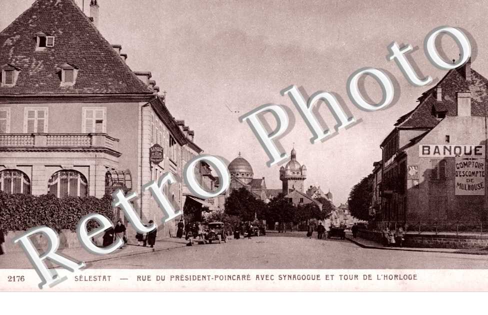 rue du President Poincare avec synagogue et tour de l&#039;horloge