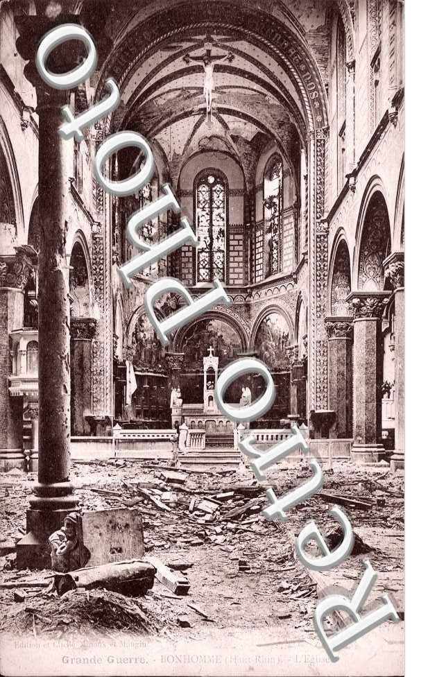 Interieur de l&#039;Eglise bombardee