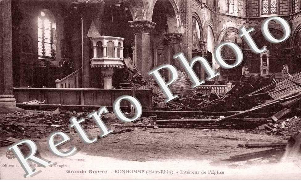 Interieur de l&#039;Eglise bombardee