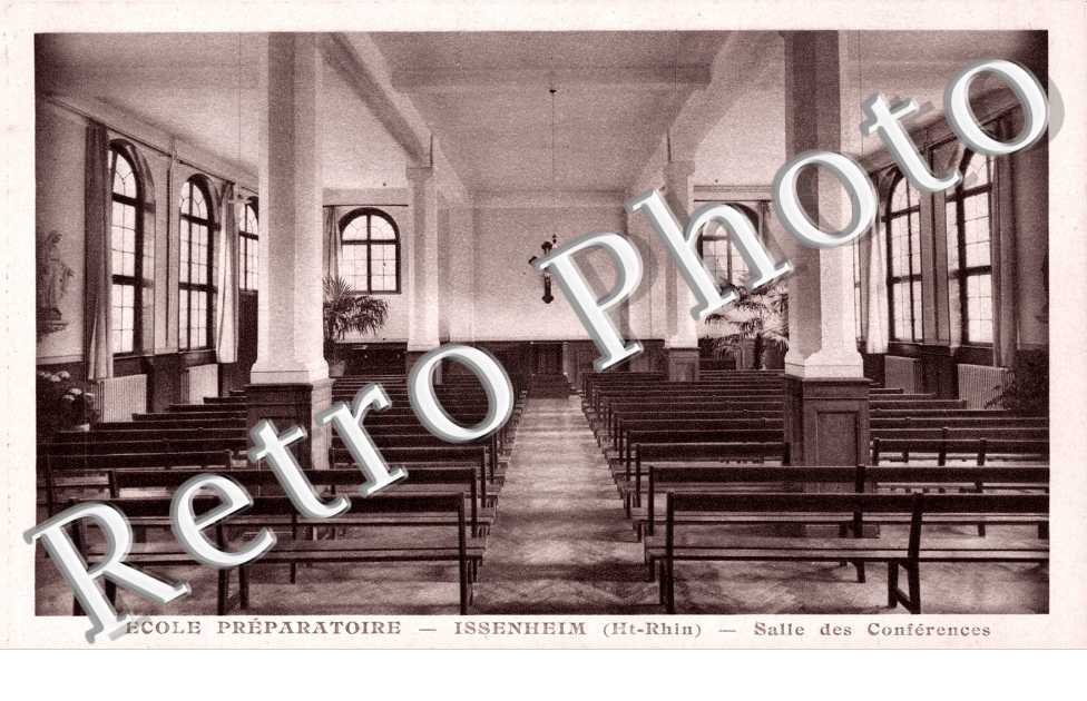 Ecole Préparatoire - Salle des Conférences