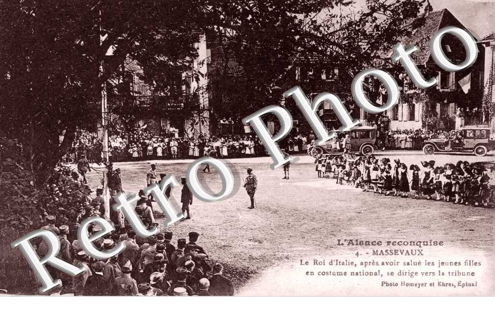Le roi d'Italie se dirige vers la tribune