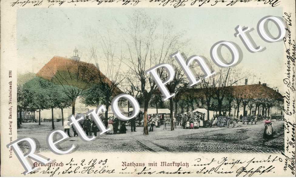 Rathaus mit Marktplatz