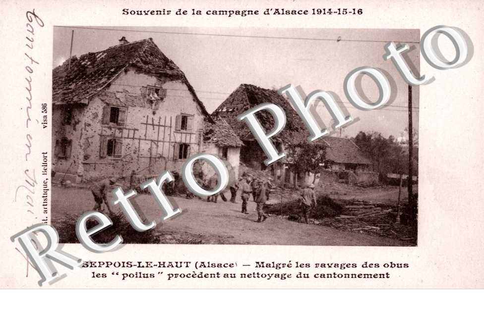 malgre les ravages des obus, les "poilus" procedent au nettoyage du cantonnement