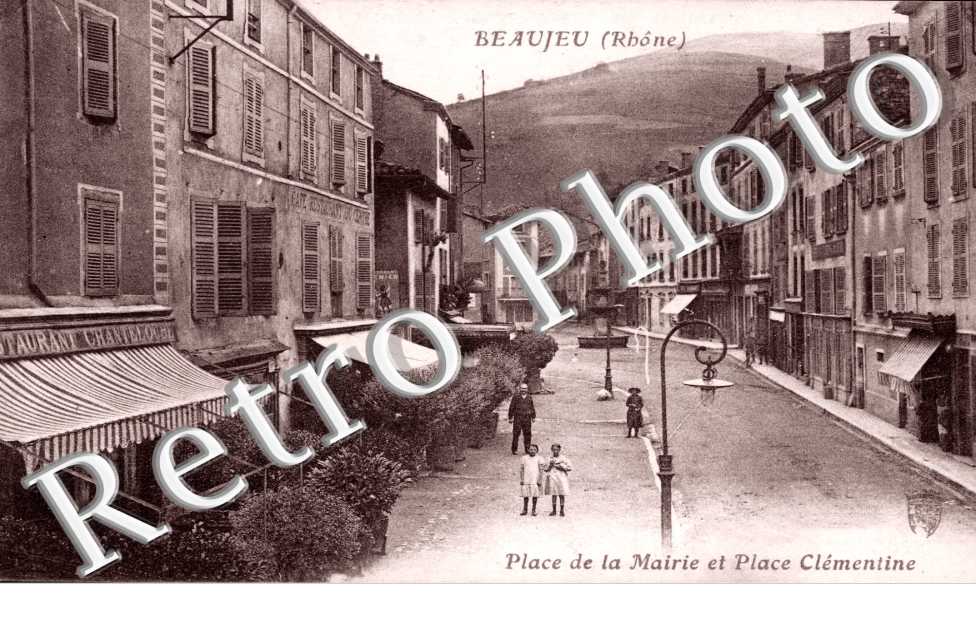 Place de la Mairie et Place Clementine