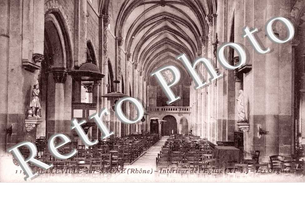 Interieur de l'eglise