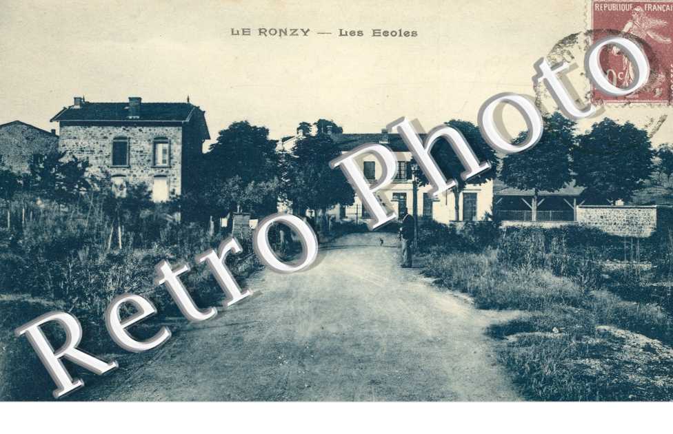 Le Ronzy, Les Ecoles