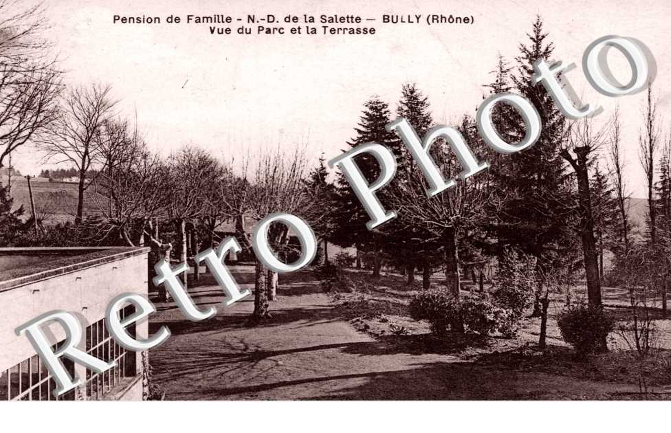 Pension de famille, Notre Dame de la Salette, vue du parc