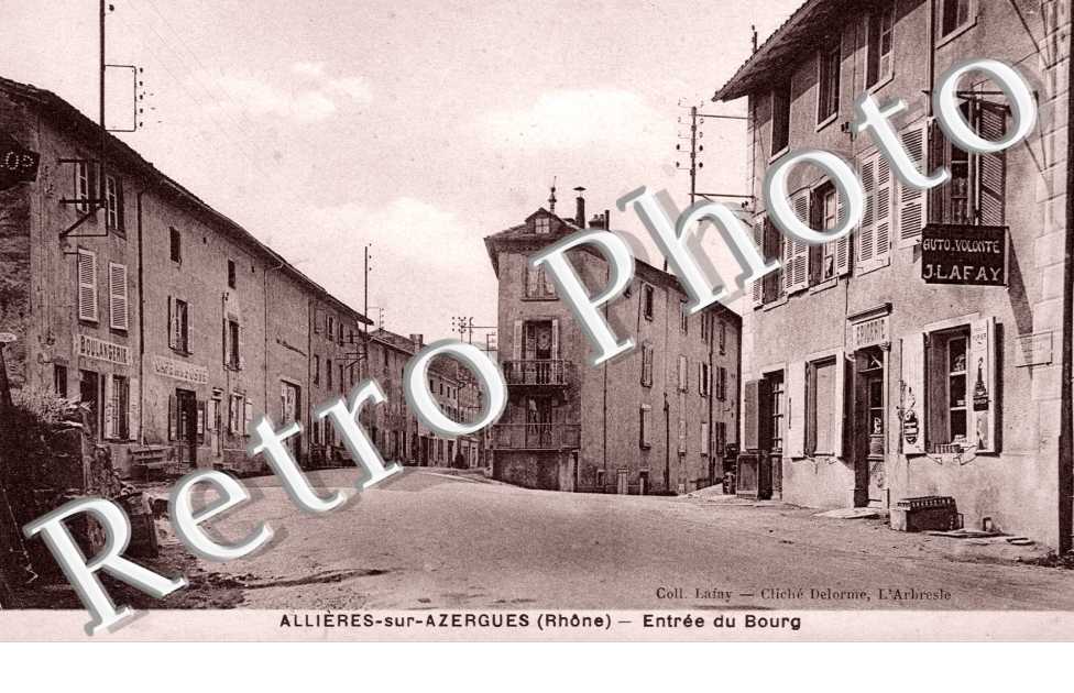 ALLIERES. entrée du bourg