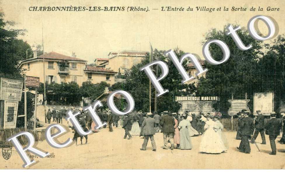 l'Entree du Village et la Sortie de la Gare