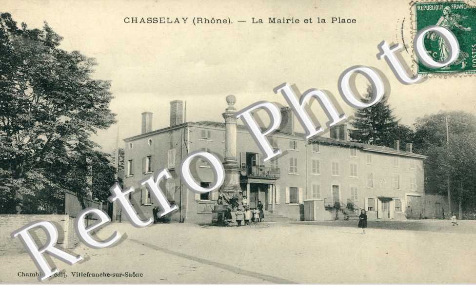 la mairie et la place