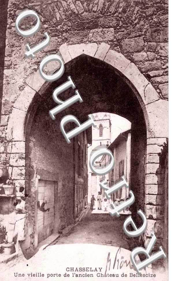 Vieille Porte de l&#039;ancien Chateau de Bellescize