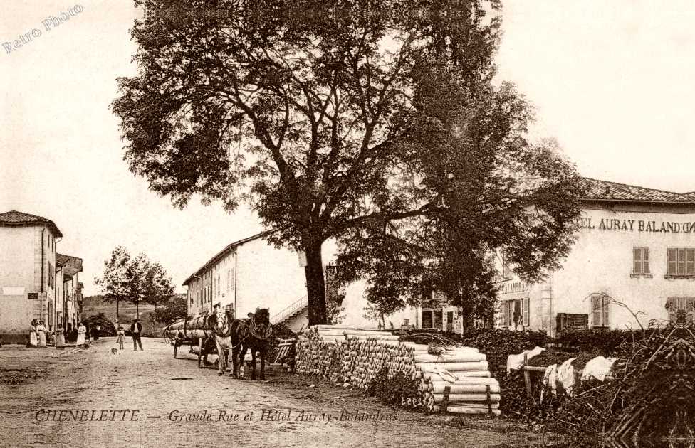 Grande Rue et hotel Auray Balandras