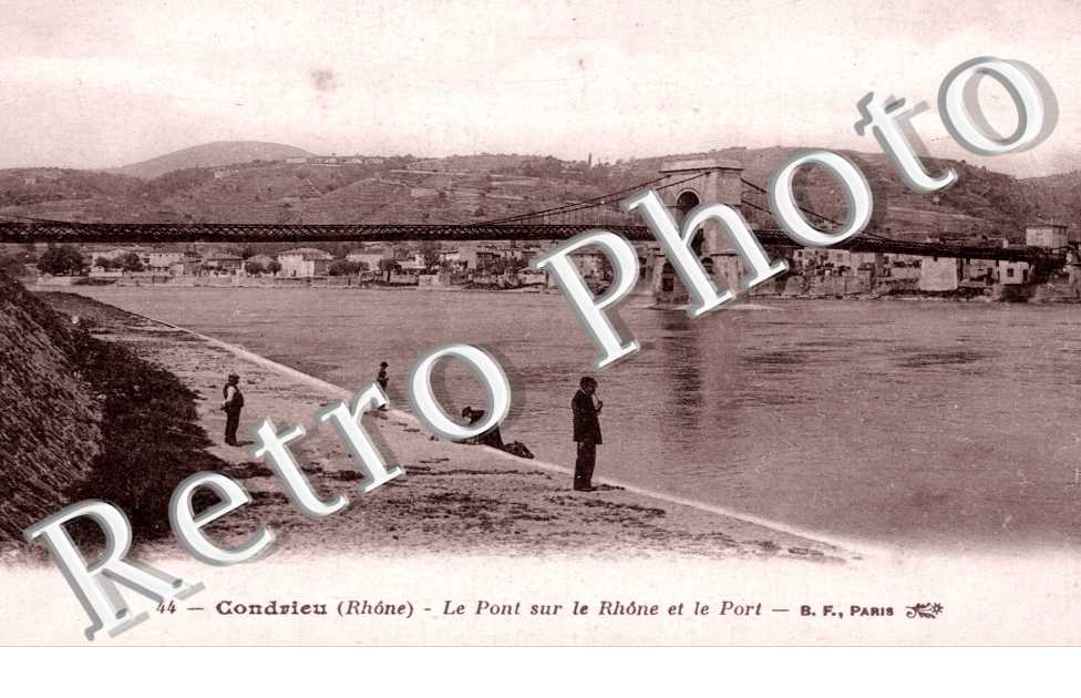 Le Pont sur le Rhone et le Port