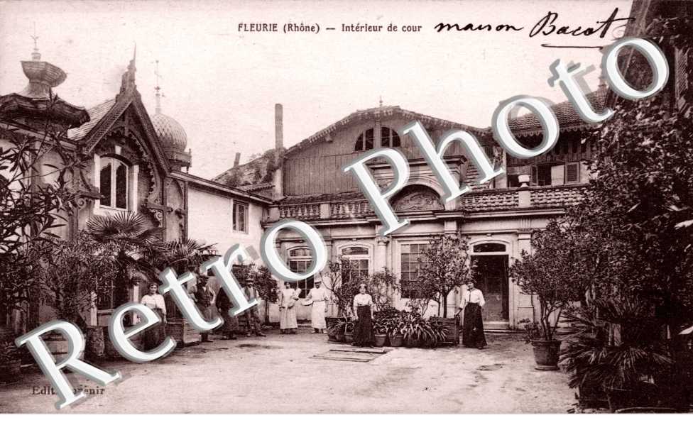 Interieur de Cour Maison Bacot  -  1917