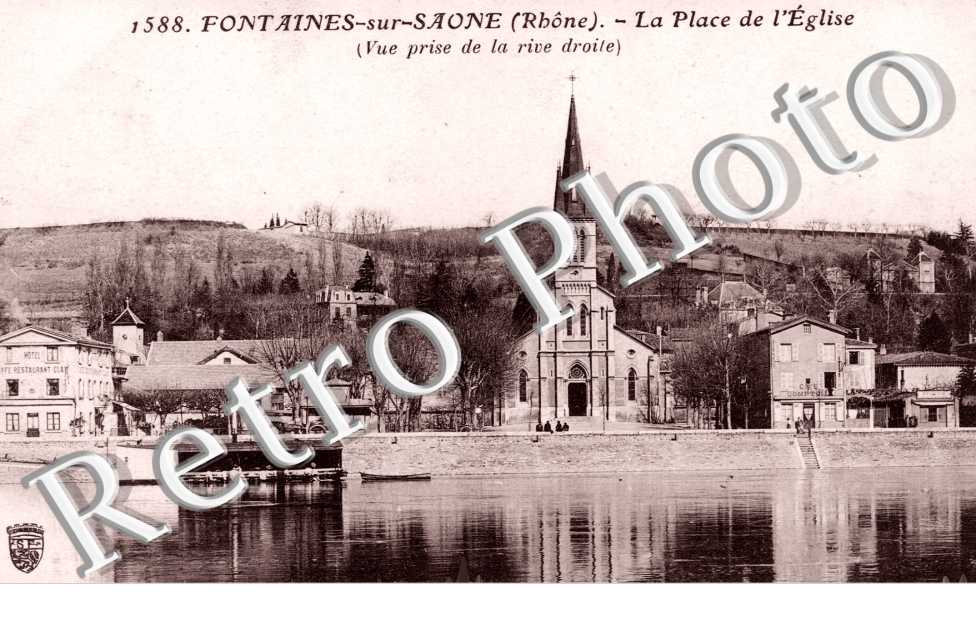 la Place de l'eglise, vue prise de la rive droite
