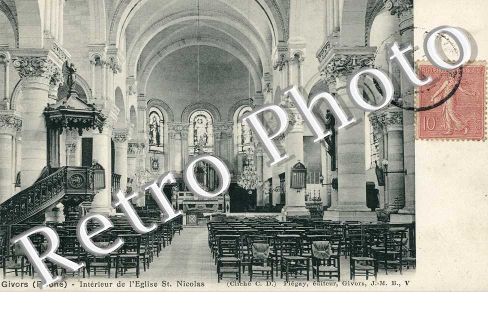 Interieur de l'eglise