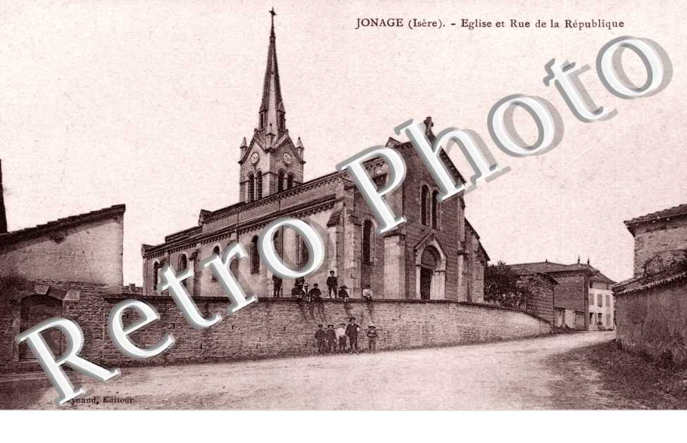 eglise et rue de la Republique