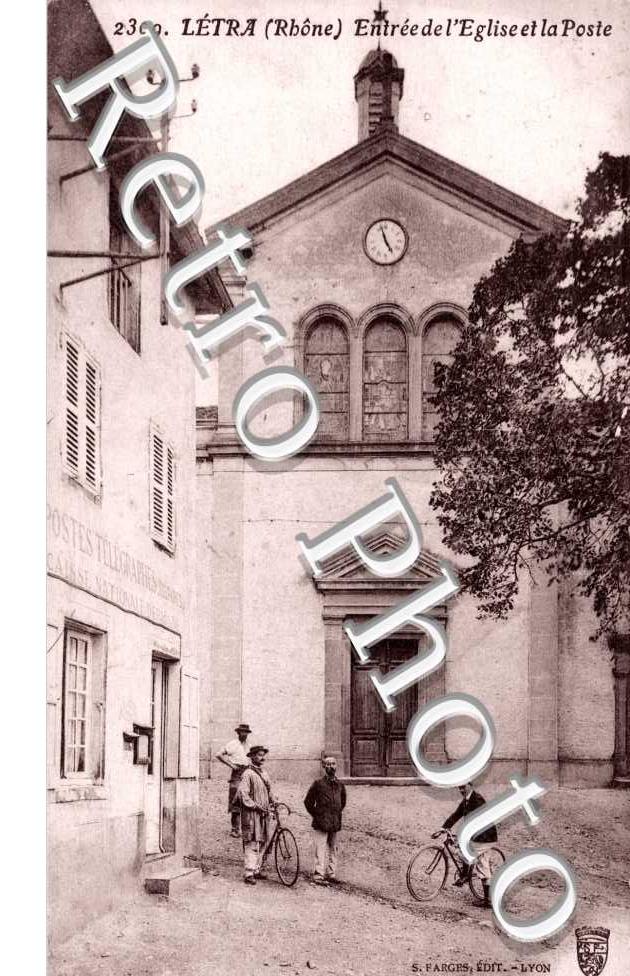 entree de l&#039;eglise et la poste