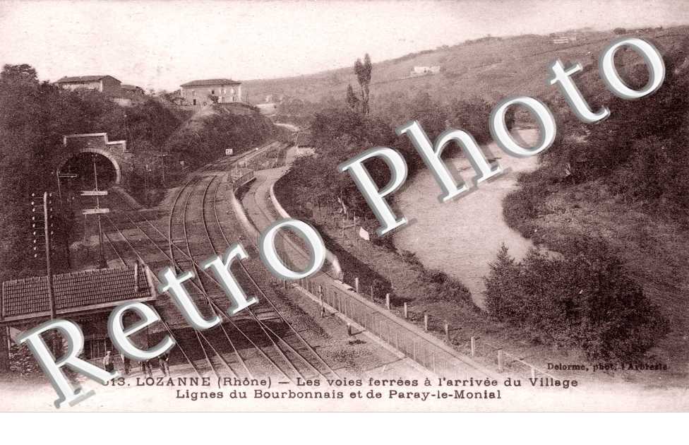 Lignes du Bourbonnais et de Paray-le-Monial, les voies ferrees a l'arrivee du Village