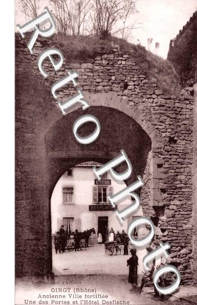 l'Ancienne Ville fortifiee, Une des Portes et l'Hotel Desflache