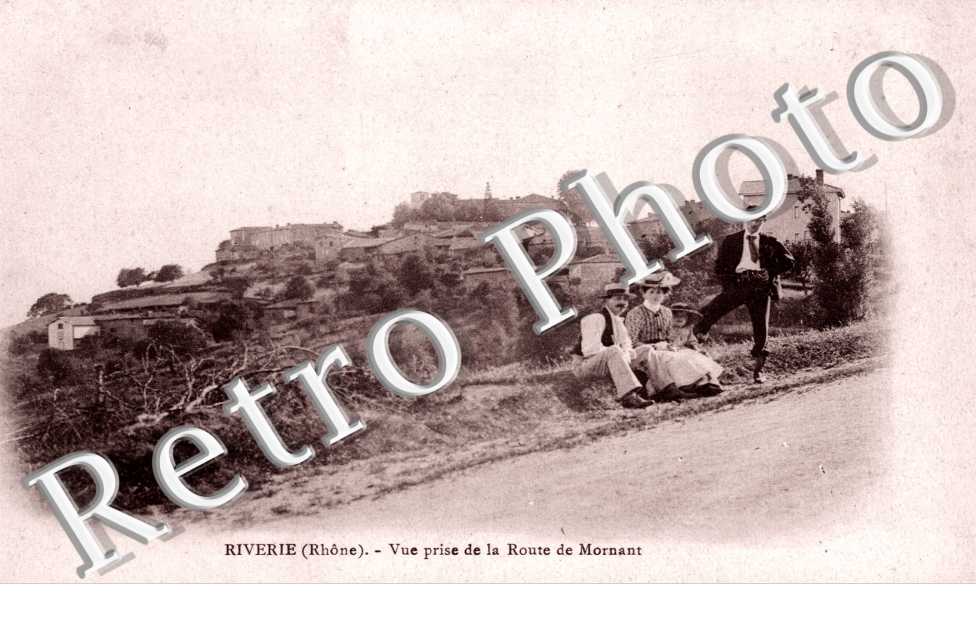 Vue prise de la Route de Mornant