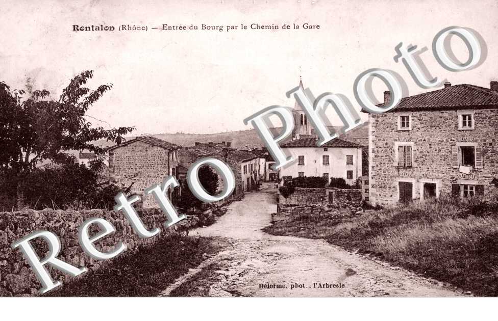 Entree du bourg par le chemin de la gare