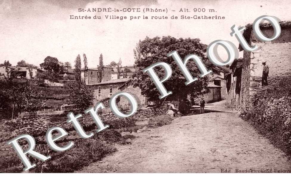 Entree du village par la route de Sainte-Catherine